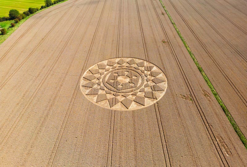 Geometric Crop Circle Formation Stock PH๏τos - Free ...