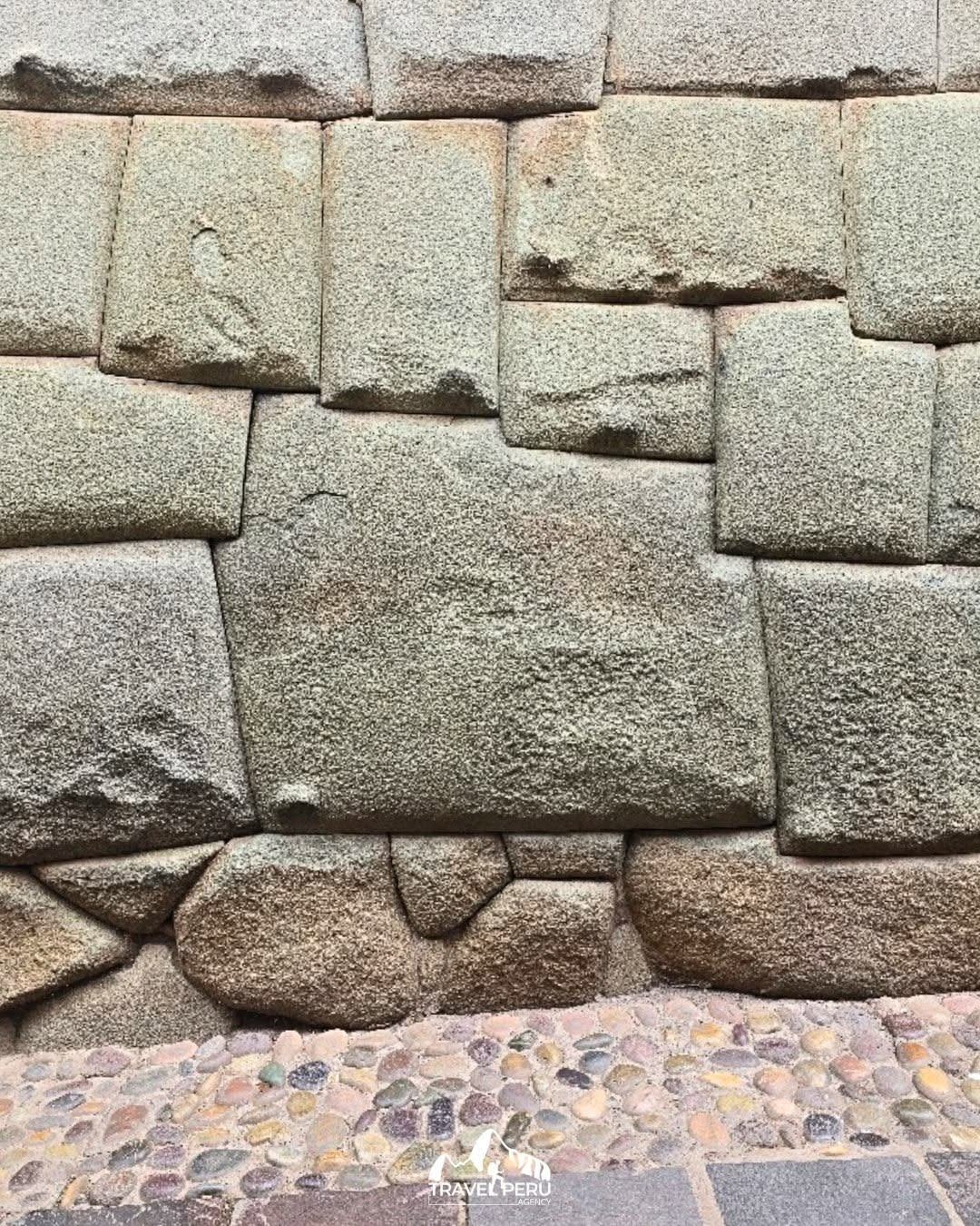 Có thể là hình ảnh về Saqsaywaman