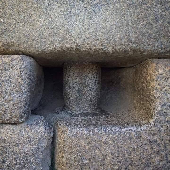 Có thể là hình ảnh về Stone Henge và Saqsaywaman