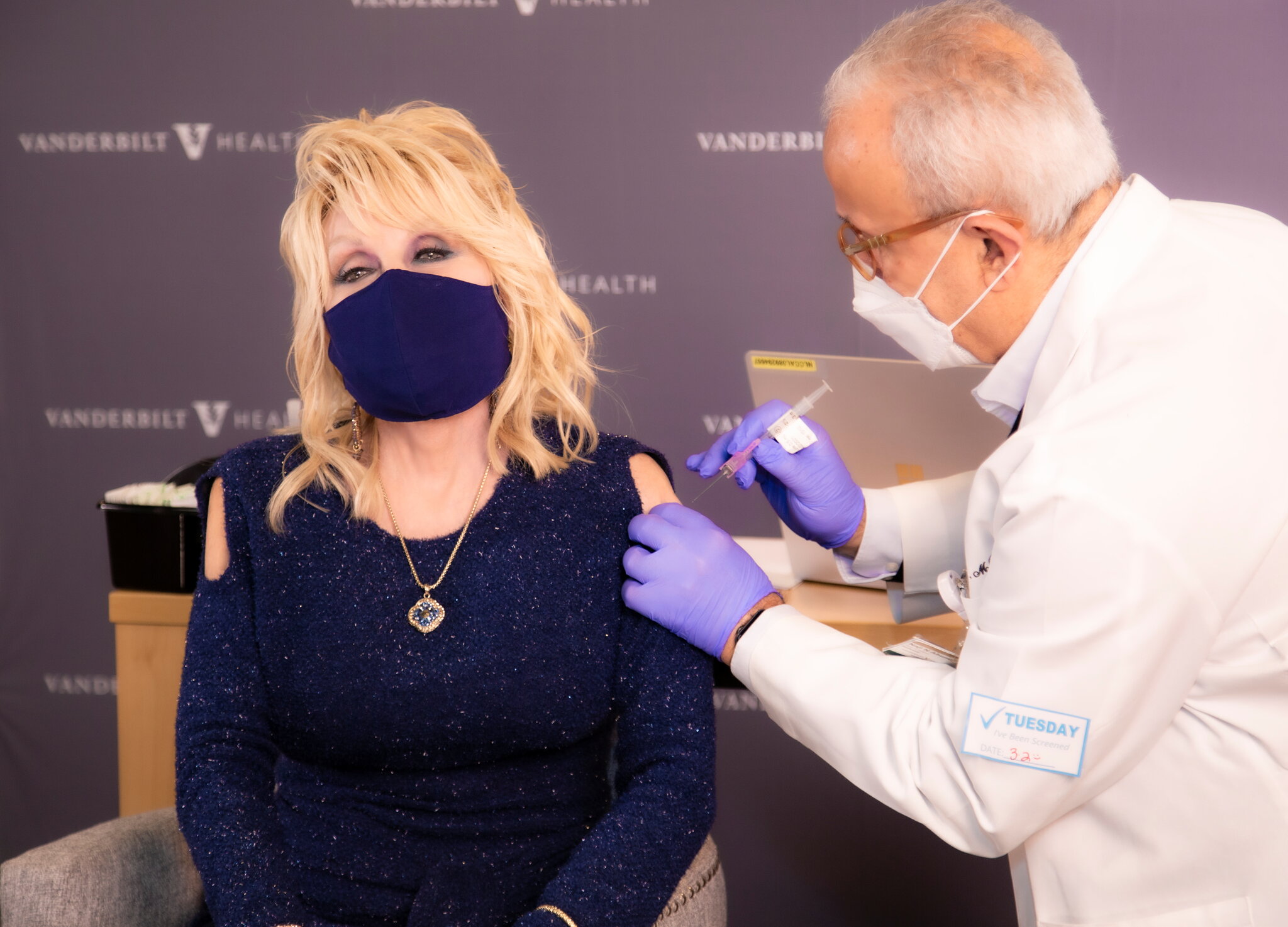 Dolly Parton Receives Coronavirus Vaccine and Urges Fans to Follow